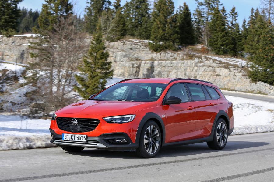  Opel Insignia Country Tourer Turbo D 4x4 Exclusive 2017 года  (фото 38 из 42)